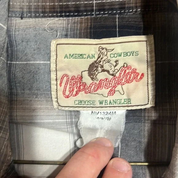 Men wrangler pearl button. Button down. - Picture 2 of 5